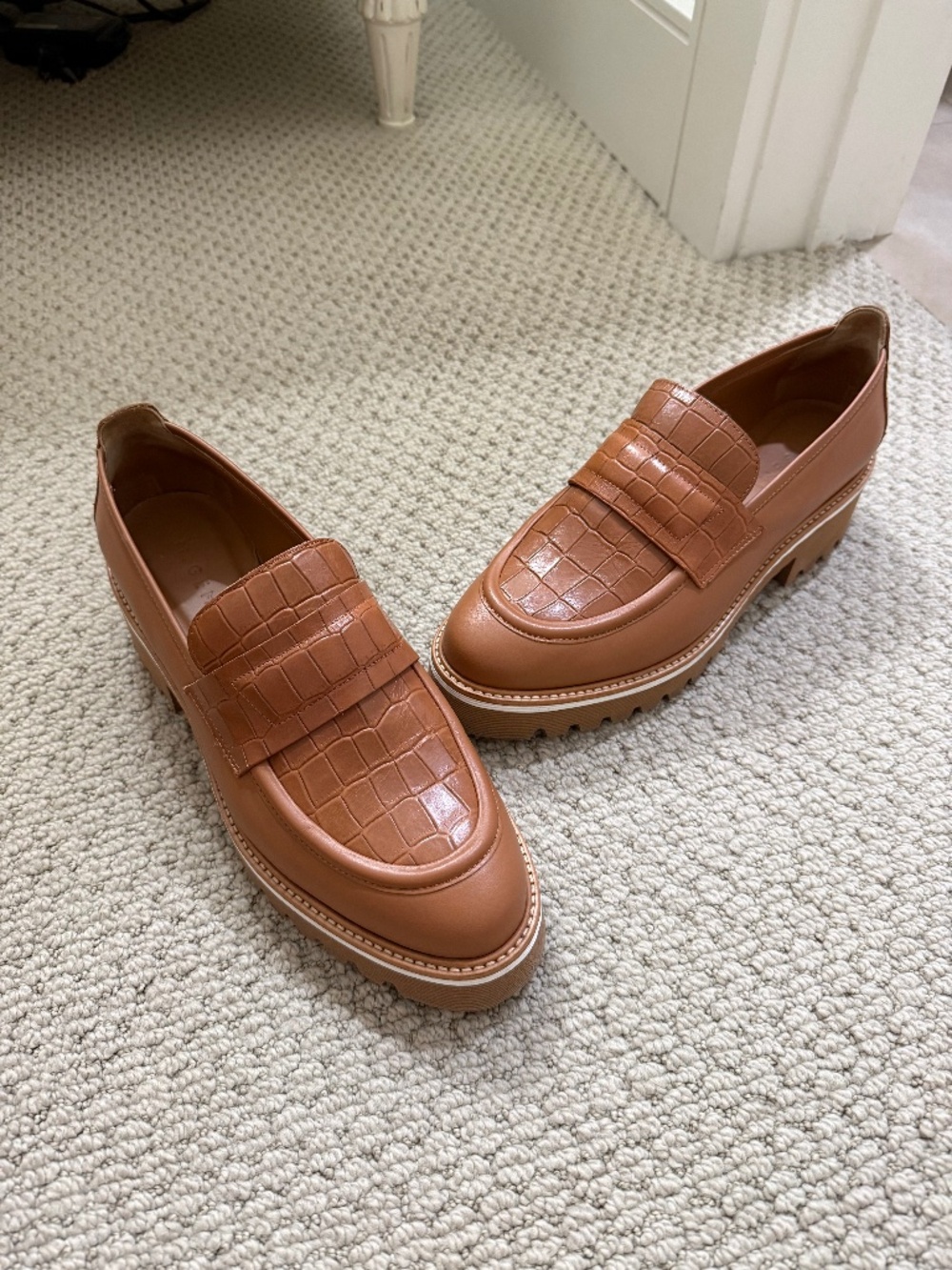 M Gemi tan lug sole loafers 40.5 9.5